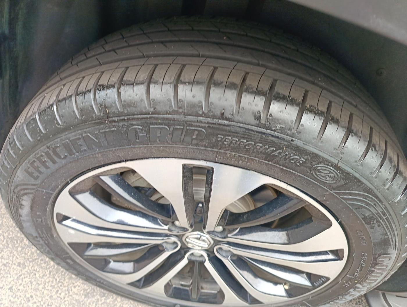 2022 MG HECTOR SHARP 1.5 PETROL CVT, Petrol, Automatic, 13,708 km, tyre