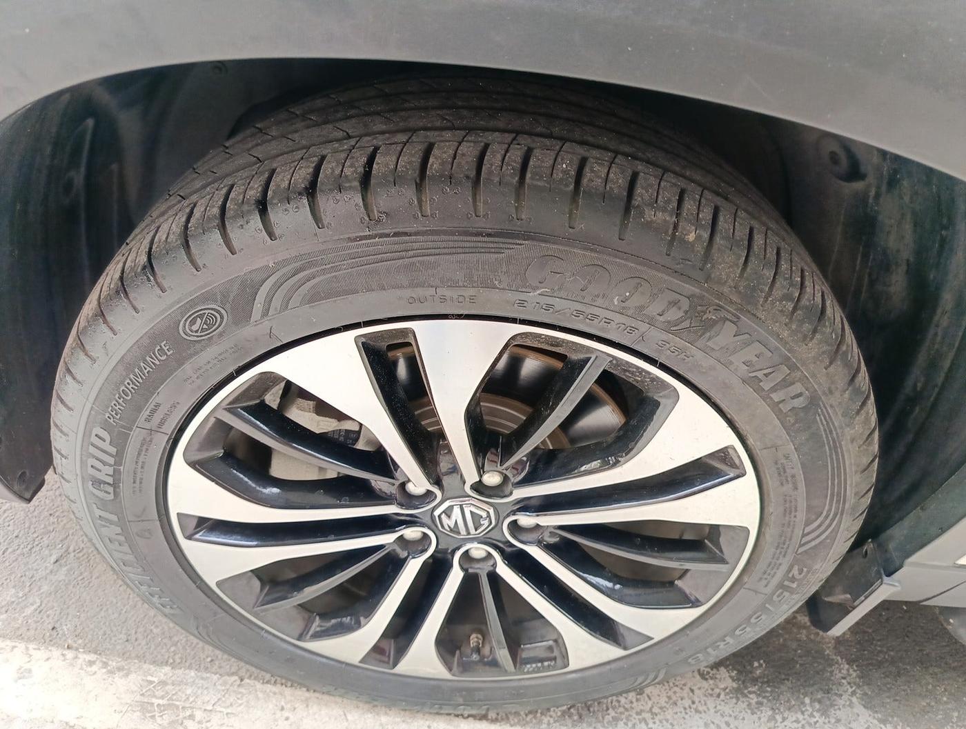 2022 MG HECTOR SHARP 1.5 PETROL CVT, Petrol, Automatic, 13,708 km, tyre
