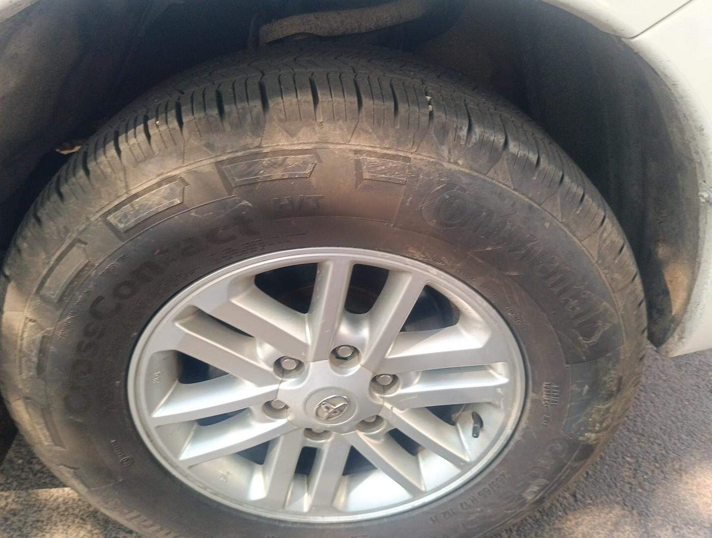 2014 Toyota Fortuner 3.0 4X2 MT, Diesel, Manual, 1,14,849 km, tyre