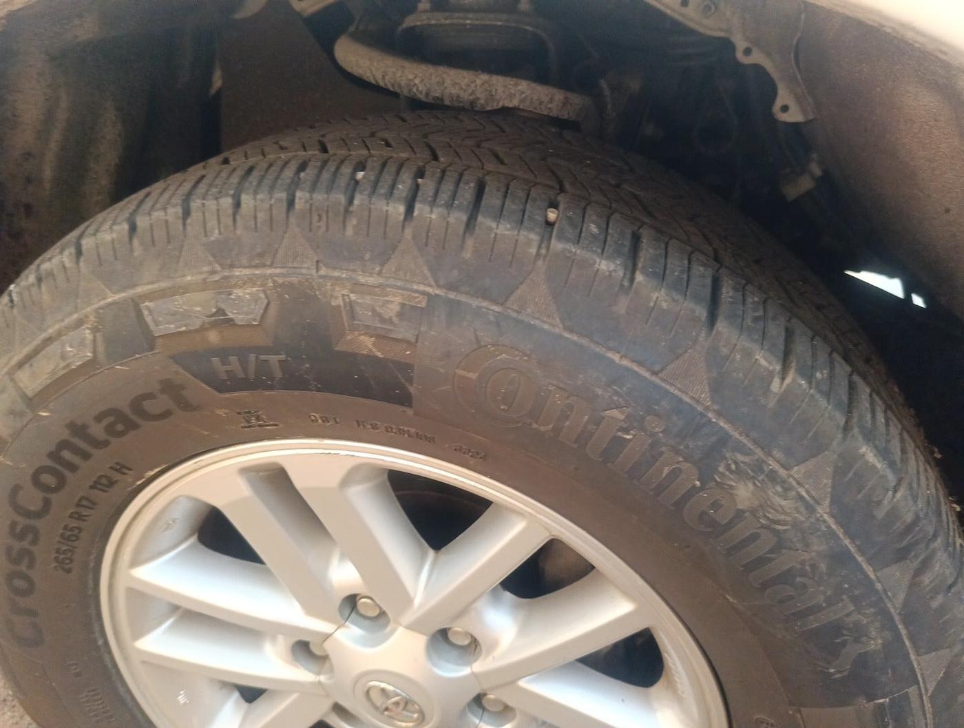 2014 Toyota Fortuner 3.0 4X2 MT, Diesel, Manual, 1,14,849 km, tyre