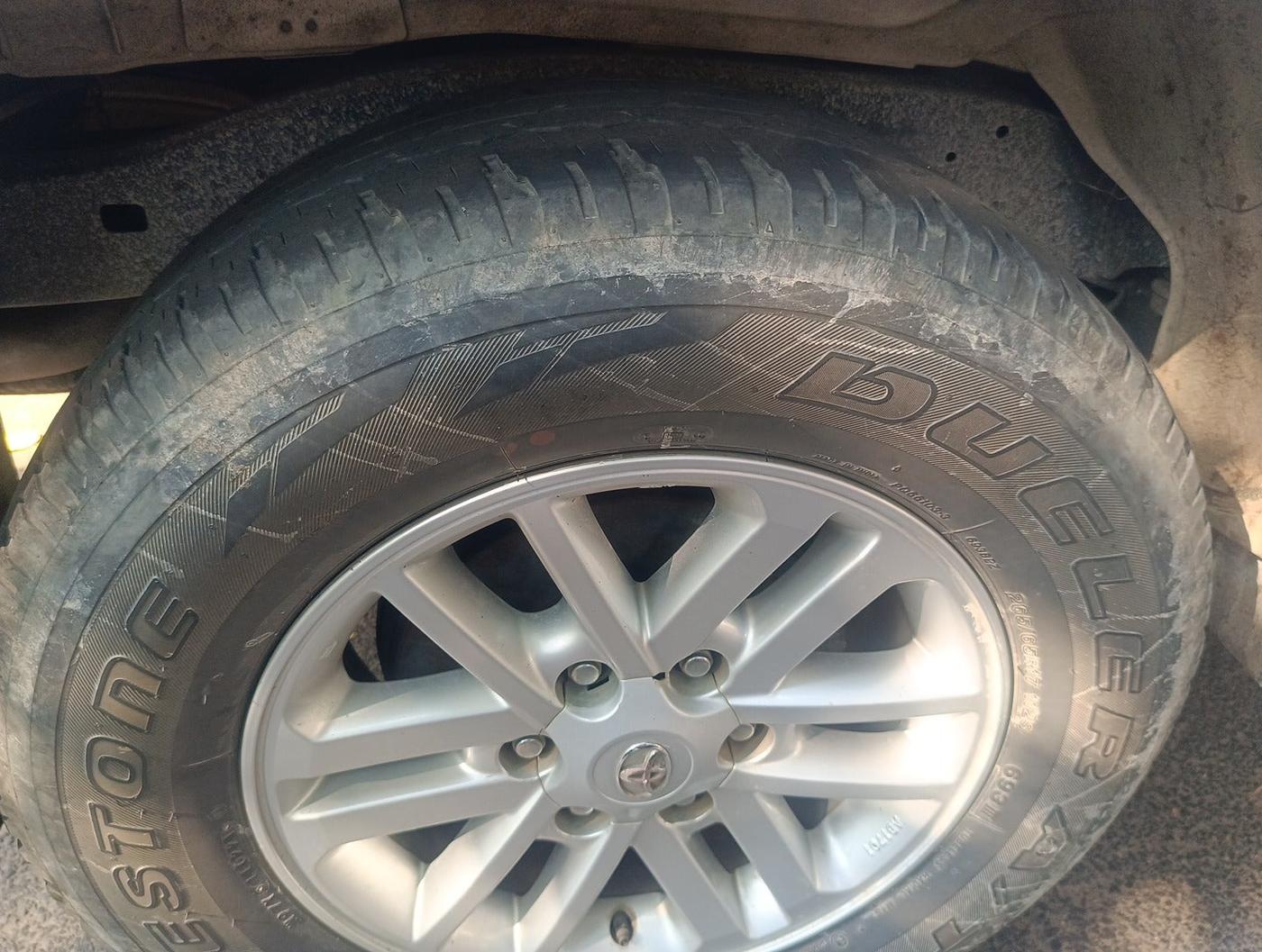 2014 Toyota Fortuner 3.0 4X2 MT, Diesel, Manual, 1,14,849 km, tyre