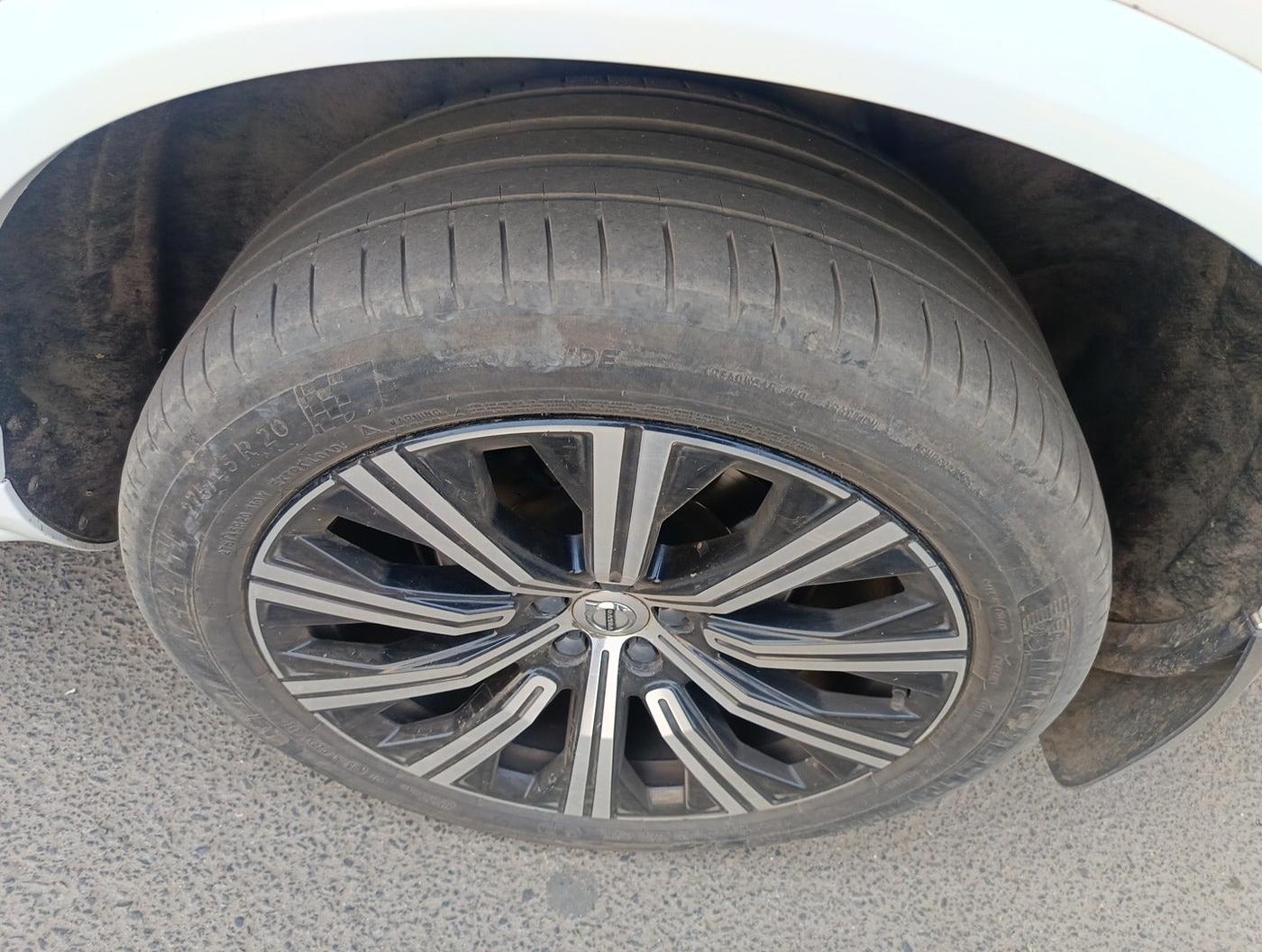 2021 Volvo XC 90 D5 Inscription, Diesel, Automatic, 76,860 km, tyre