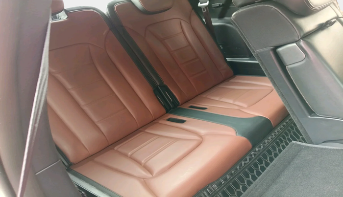 2019 Mahindra ALTURAS G4 4WD AT, Diesel, Automatic, 2,11,315 km, interior