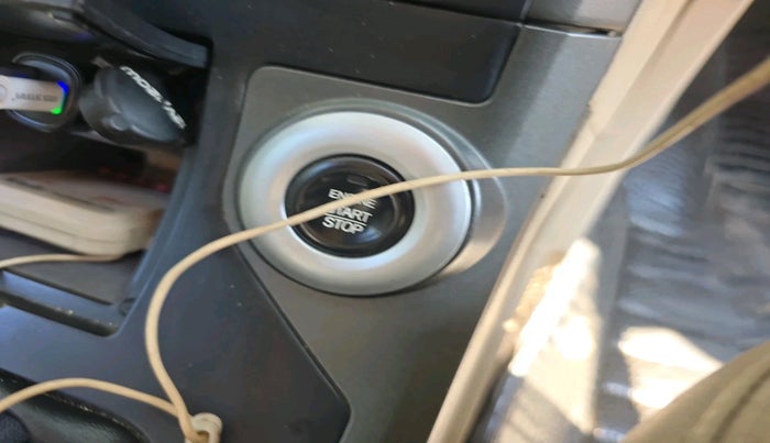 2016 Mahindra XUV500 W10, Diesel, Manual, 2,34,084 km, interior