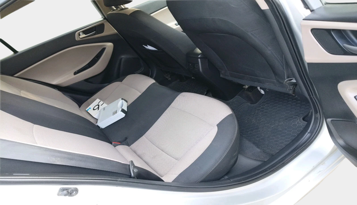 2015 Hyundai Elite i20 SPORTZ 1.4 (O) CRDI, Diesel, Manual, 1,06,657 km, interior