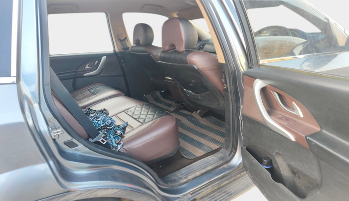 2013 Mahindra XUV500 W8, Diesel, Manual, 1,66,776 km, interior