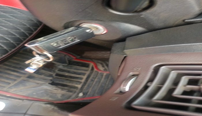 2012 Mahindra XUV500 W8, Diesel, Manual, 1,38,523 km, interior