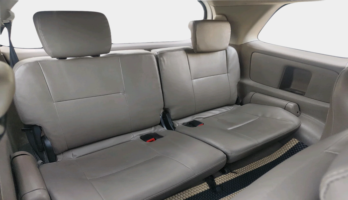 2016 Toyota Innova 2.5 GX 7 STR, Diesel, Manual, 2,71,331 km, interior