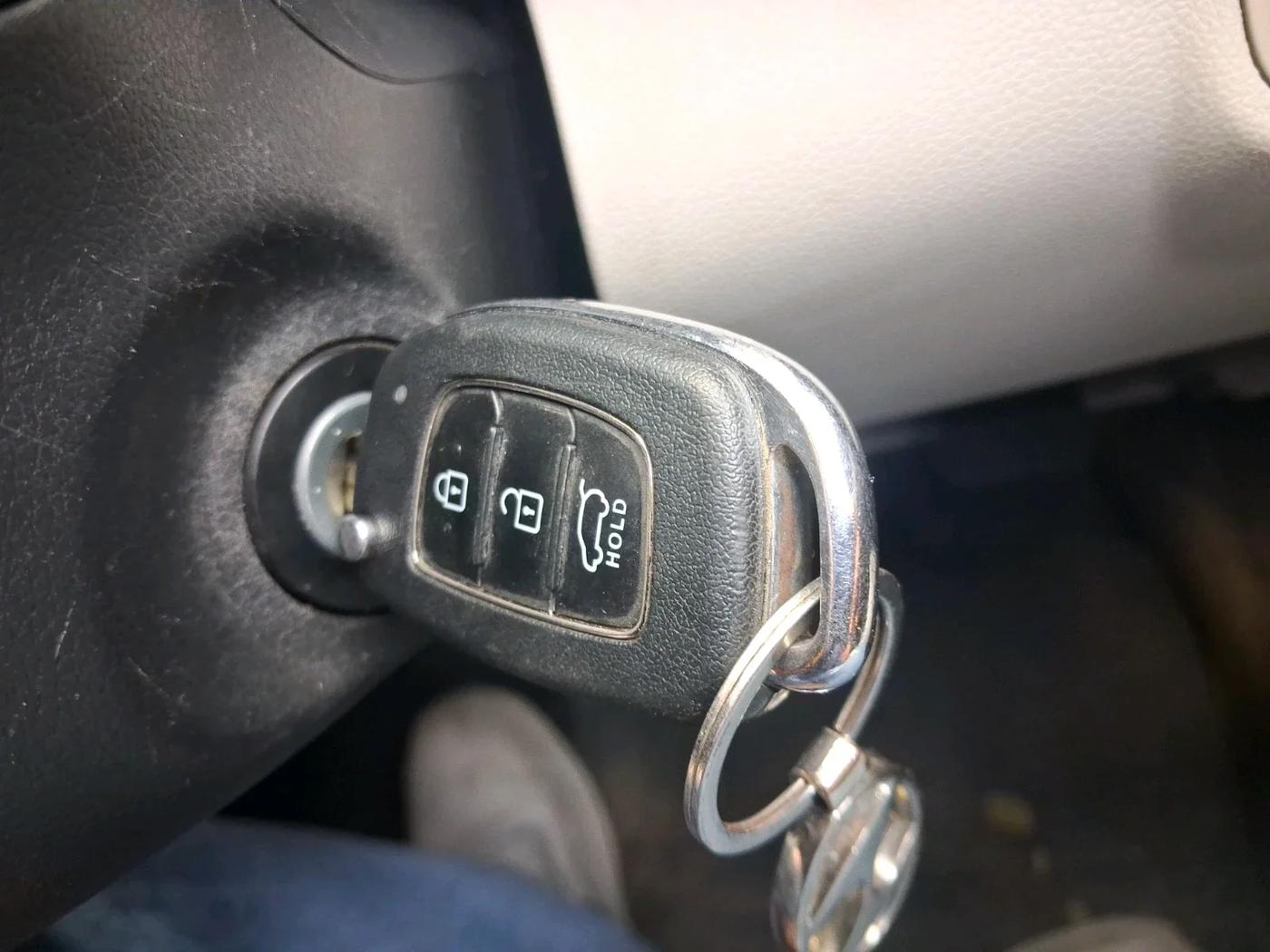 2022 Hyundai VENUE S(O) 1.2, Petrol, Manual, 35,500 km, interior