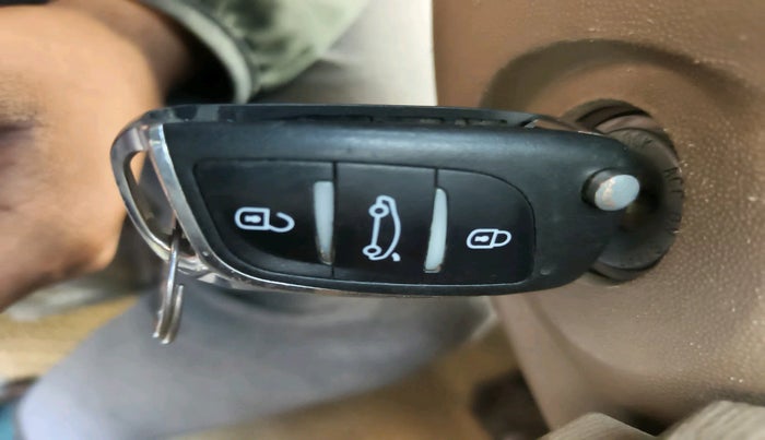 2012 Mahindra XUV500 W8, Diesel, Manual, 1,31,993 km, interior