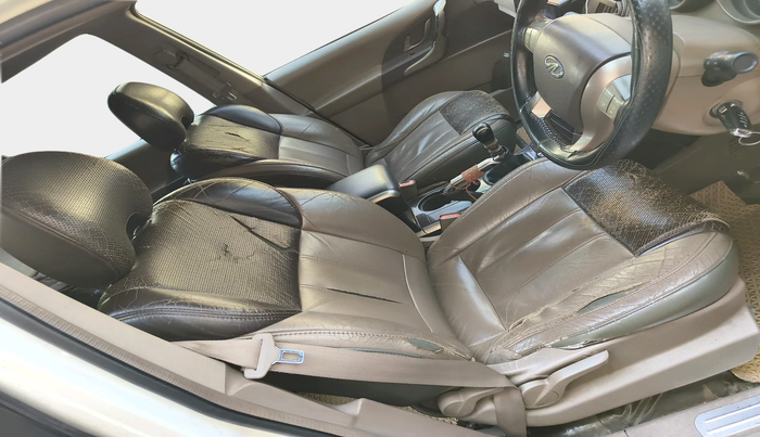 2012 Mahindra XUV500 W8, Diesel, Manual, 1,31,993 km, interior