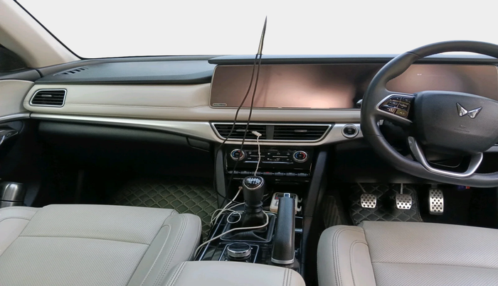 2022 Mahindra XUV700 AX 7 D MT 7 STR, Diesel, Manual, 36,713 km, interior