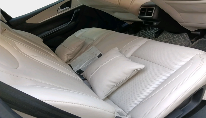 2022 Mahindra XUV700 AX 7 D MT 7 STR, Diesel, Manual, 36,713 km, interior