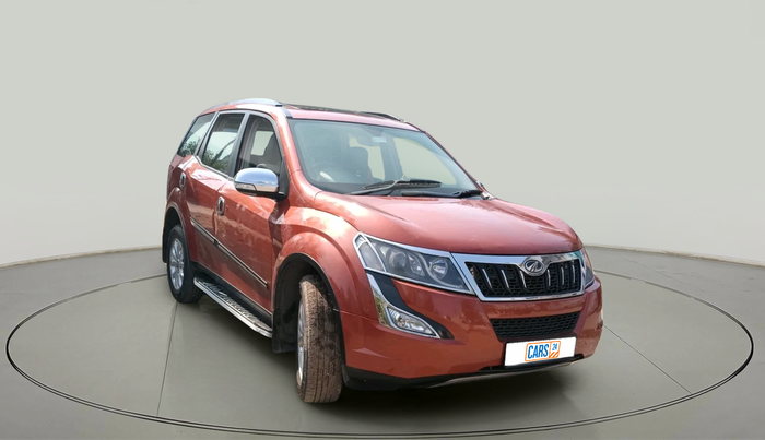 2017 Mahindra XUV500 W9, Diesel, Manual, 1,40,022 km, exterior