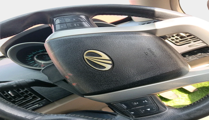 2017 Mahindra XUV500 W9, Diesel, Manual, 1,40,022 km, interior