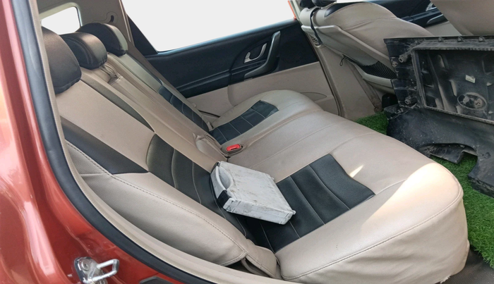 2017 Mahindra XUV500 W9, Diesel, Manual, 1,40,022 km, interior