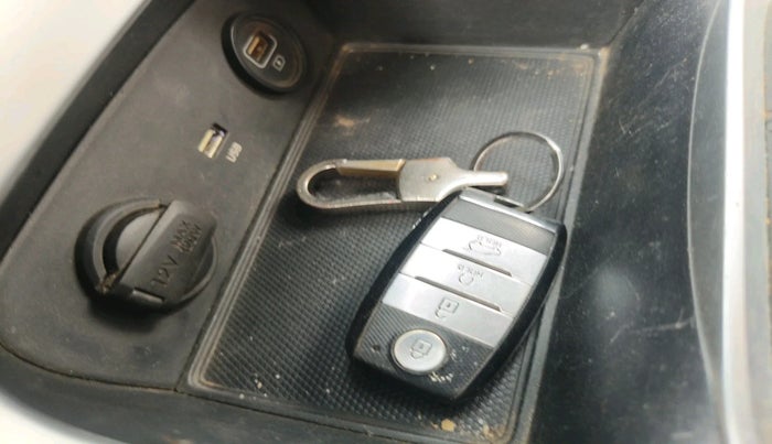 2021 KIA SONET HTX 1.0 IMT, Petrol, Manual, 50,311 km, interior