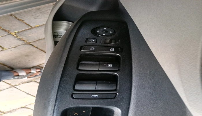 2024 Hyundai AURA SX 1.2 CNG, Petrol, Manual, 17,502 km, interior