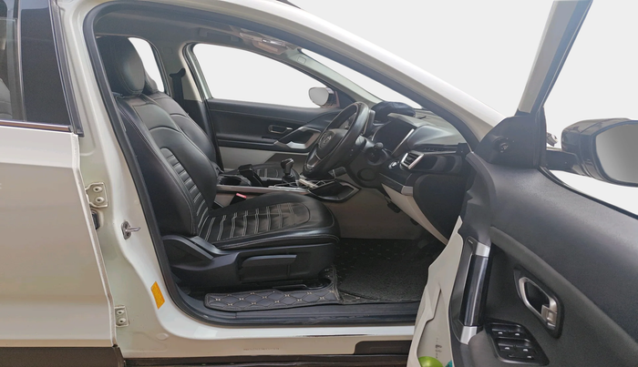 2021 Tata Safari XT PLUS, Diesel, Manual, 1,17,344 km, interior