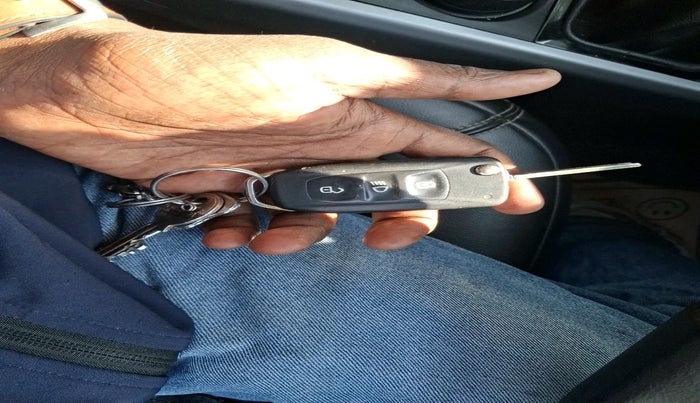 2022 Tata NEXON XM SUNROOF PETROL, Petrol, Manual, 84,426 km, interior