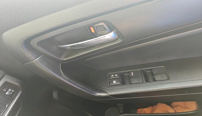 2020 Maruti Vitara Brezza LXI, Petrol, Manual, 34,641 km, interior