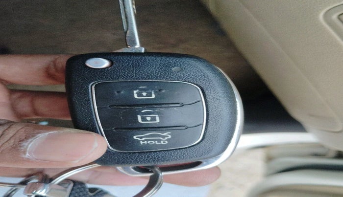 2014 Hyundai Verna FLUIDIC 1.6 CRDI SX, Diesel, Manual, 1,38,445 km, interior