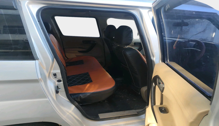 2015 Mahindra TUV300 T6 PLUS, Diesel, Manual, 67,814 km, interior