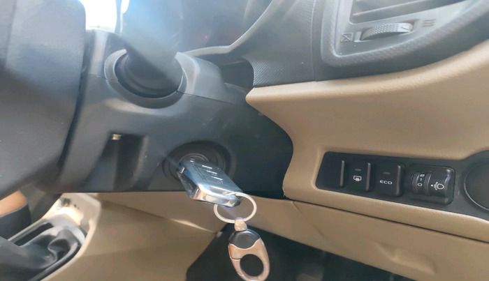 2015 Mahindra TUV300 T6 PLUS, Diesel, Manual, 67,814 km, interior