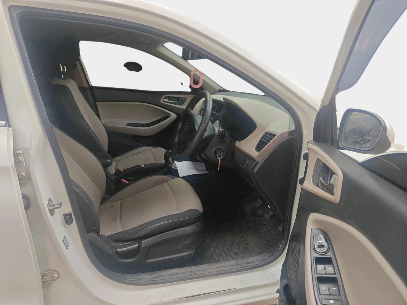 2017 Hyundai Elite i20 MAGNA EXECUTIVE 1.2, Petrol, Manual, 3,95,000 km, interior