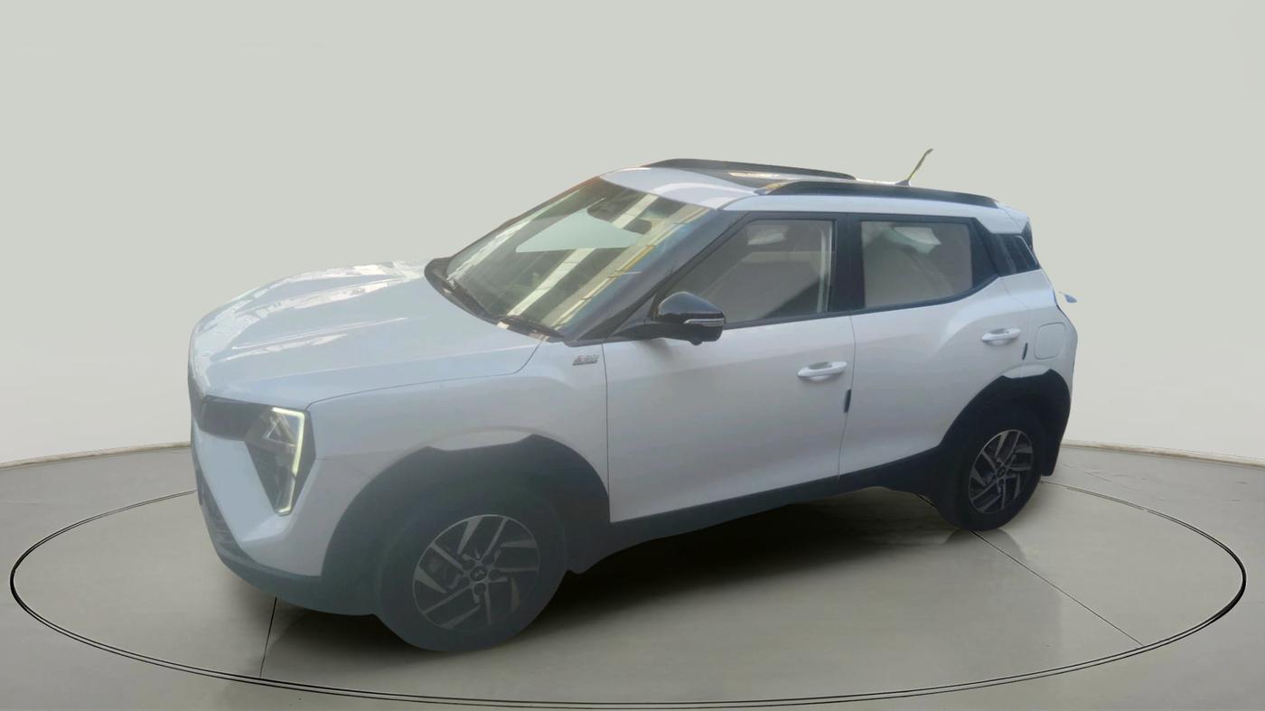 2024 Mahindra XUV 3XO AX5L 1.2 TGDi AT, Petrol, Automatic, 37,000 km, exterior
