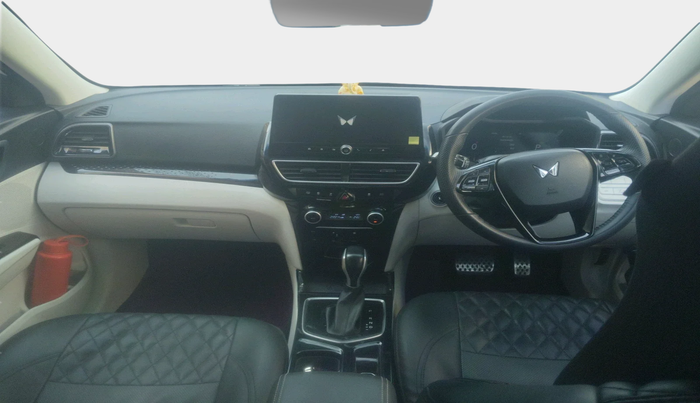 2024 Mahindra XUV 3XO AX5L 1.2 TGDi AT, Petrol, Automatic, 32,915 km, interior
