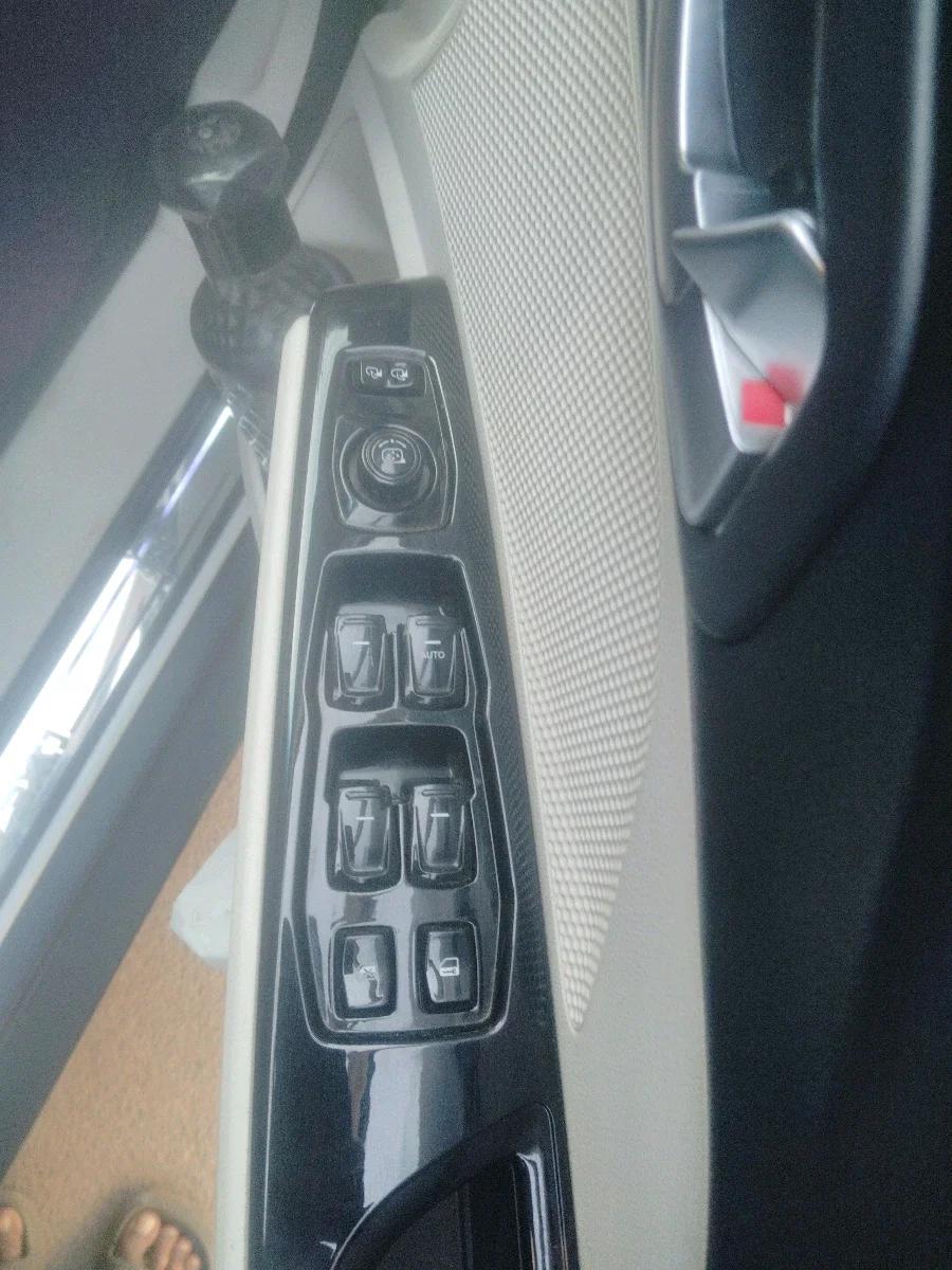 2024 Mahindra XUV 3XO AX5L 1.2 TGDi AT, Petrol, Automatic, 37,000 km, interior