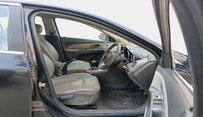 2010 Chevrolet Cruze LTZ, Diesel, Manual, 78,758 km, interior