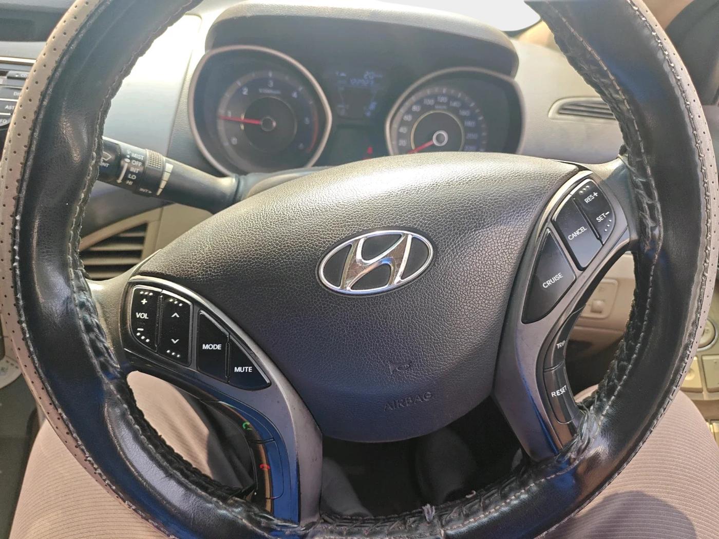 2012 Hyundai New Elantra 1.6 SX MT DIESEL, Diesel, Manual, 1,22,923 km, interior