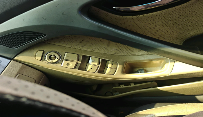 2012 Hyundai New Elantra 1.6 SX MT DIESEL, Diesel, Manual, 1,22,923 km, interior