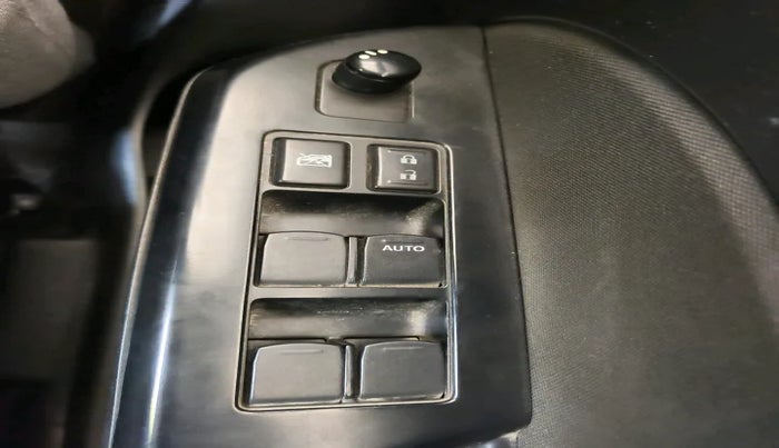 2011 Maruti Swift ZXI, Petrol, Manual, 64,683 km, interior