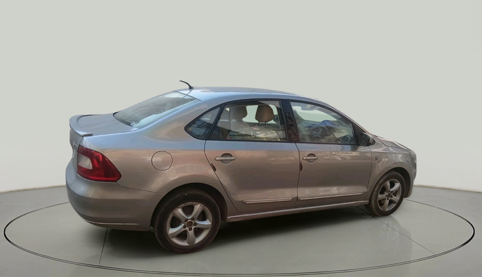 2013 Skoda Rapid AMBITION 1.6 TDI CR MT PLUS, Diesel, Manual, 1,16,770 km, exterior