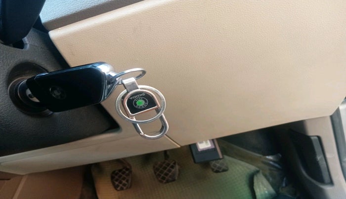 2013 Skoda Rapid AMBITION 1.6 TDI CR MT PLUS, Diesel, Manual, 1,16,770 km, interior