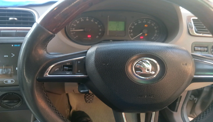 2013 Skoda Rapid AMBITION 1.6 TDI CR MT PLUS, Diesel, Manual, 1,16,770 km, interior