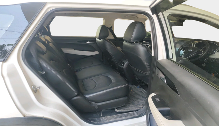 2021 MG HECTOR PLUS SUPER 1.5 PETROL TURBO HYBRID MT 7-STR, Petrol, Manual, 33,213 km, interior