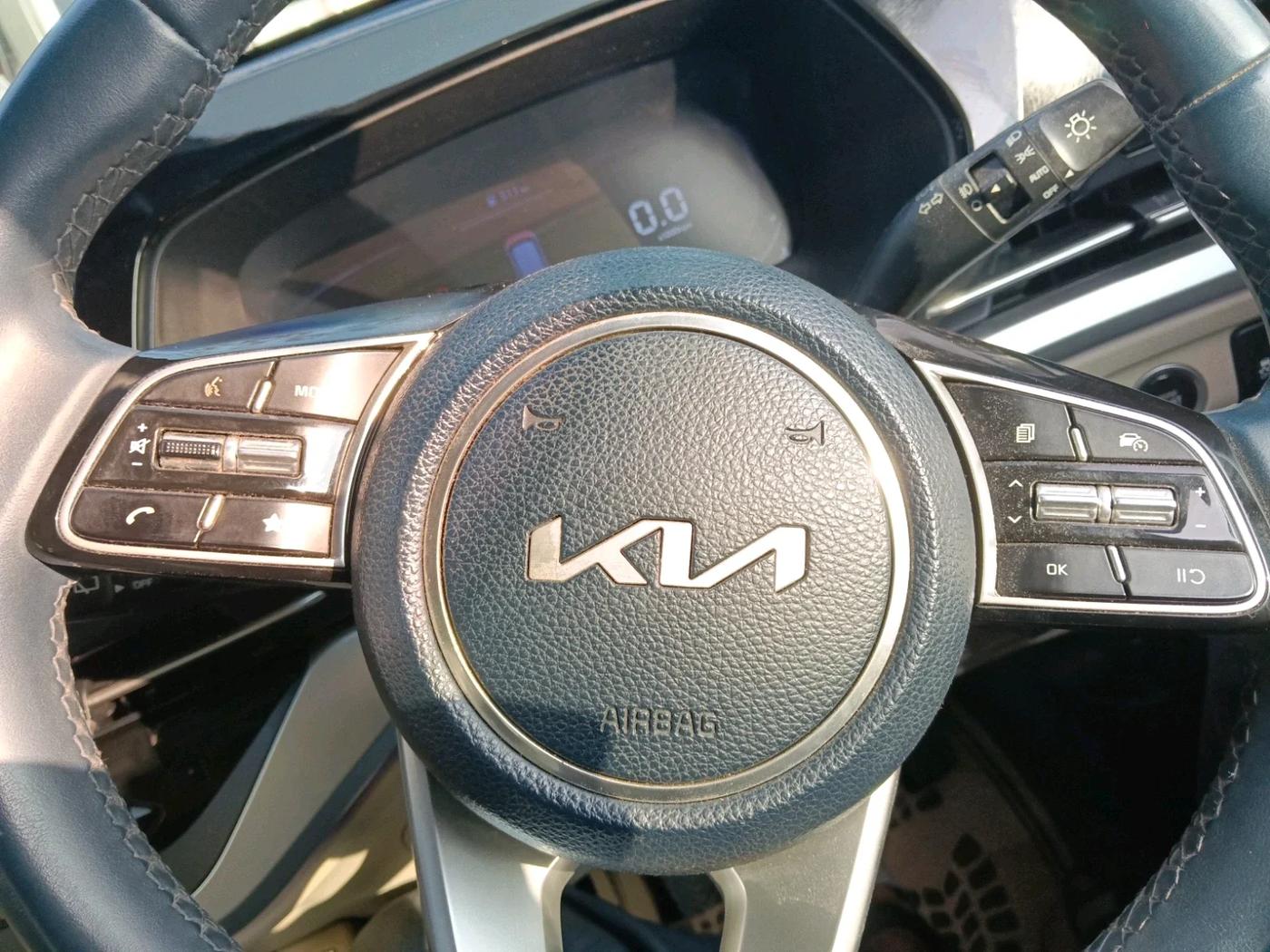 2022 KIA CARENS LUXURY 1.4 PETROL 7 STR, Petrol, Manual, 78,452 km, interior