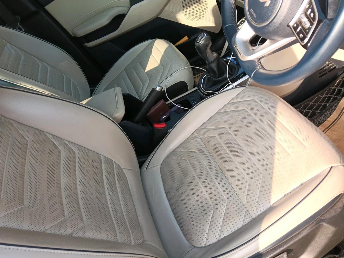 2022 KIA CARENS LUXURY 1.4 PETROL 7 STR, Petrol, Manual, 78,452 km, interior