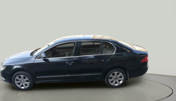 2013 Skoda Superb ELEGANCE 2.0 TDI CR AT, Diesel, Automatic, 1,58,451 km, exterior