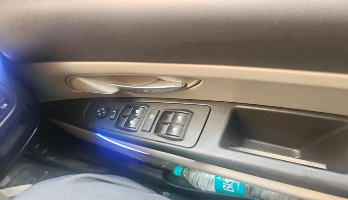 2016 Fiat Linea EMOTION 1.4 L T JET, Petrol, Manual, 65,850 km, interior