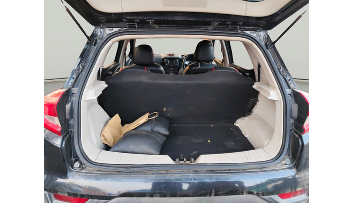 2022 Mahindra XUV300 W6 1.5 Diesel, Diesel, Manual, 1,77,839 km, exterior