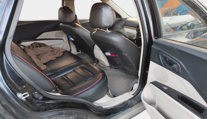 2022 Mahindra XUV300 W6 1.5 Diesel, Diesel, Manual, 1,77,839 km, interior