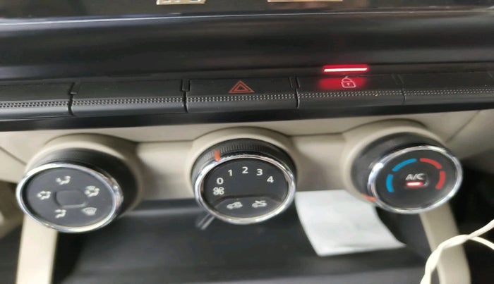 2022 Renault TRIBER RXT, Petrol, Manual, 30,955 km, interior