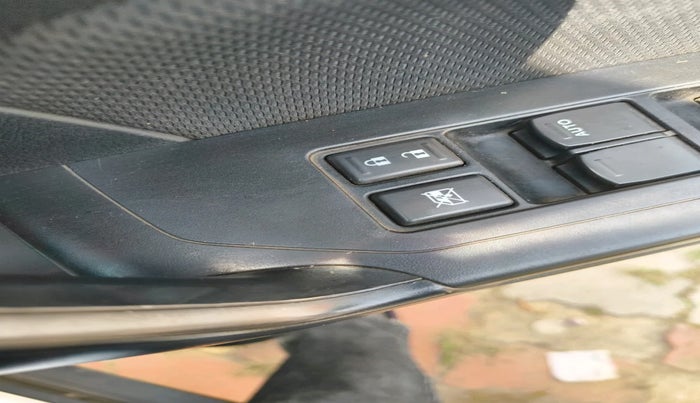 2018 Maruti Vitara Brezza VDI, Diesel, Manual, 2,21,254 km, interior