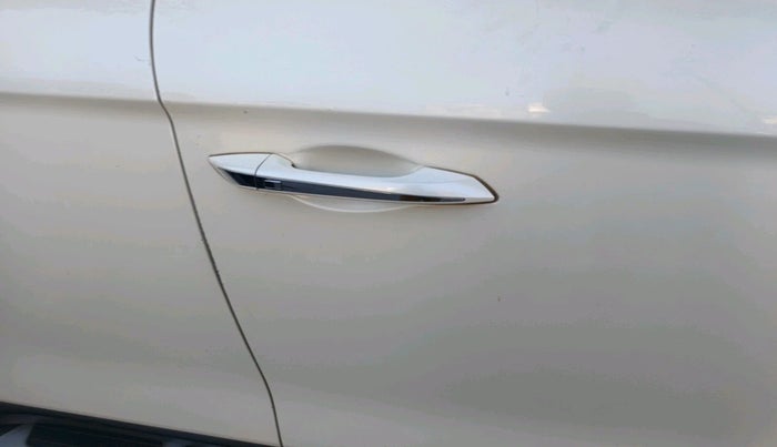 2018 Mahindra ALTURAS G4 4WD AT, Diesel, Automatic, 1,25,101 km, interior