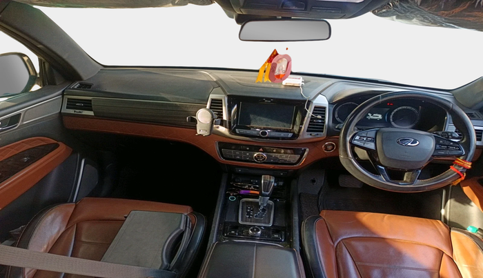 2018 Mahindra ALTURAS G4 4WD AT, Diesel, Automatic, 1,25,101 km, interior